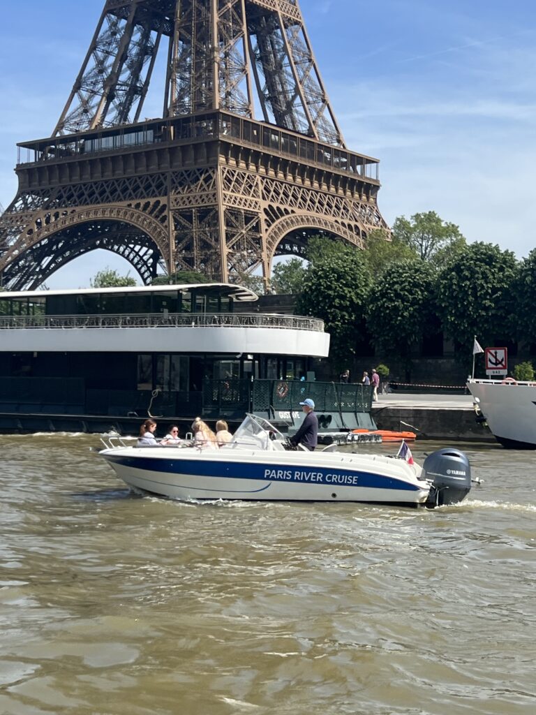 seine river paris boat